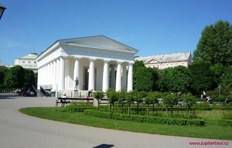 Храм Тесея, Вена